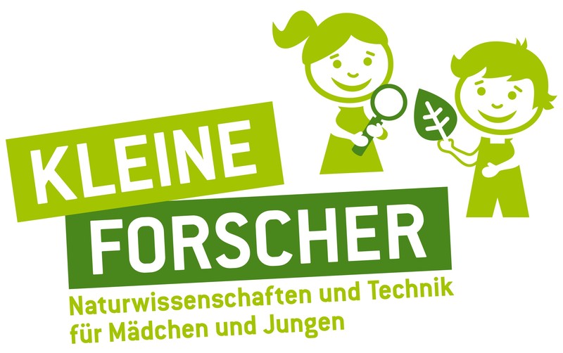 Kleine Forscher Logo Kleine Forscher Logo: Zu sehen sind ein Junge und ein Mädchen. Das Mädchen hat ein Vergrösserungsglas und der Junge ein Blatt eines Baumes in der Hand. Darunter ist der Slogan Naturwissenschaften und Technik für Mädchen und Jungen zu lesen.